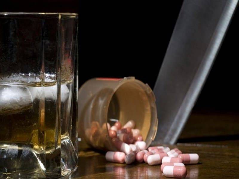 Отравление антидепрессантами. Антибиотики и алкоголь. Пиво безалкогольное с антибиотиками. Антидепрессанты и алкоголь. Антидепрессанты и алкоголь последствия.