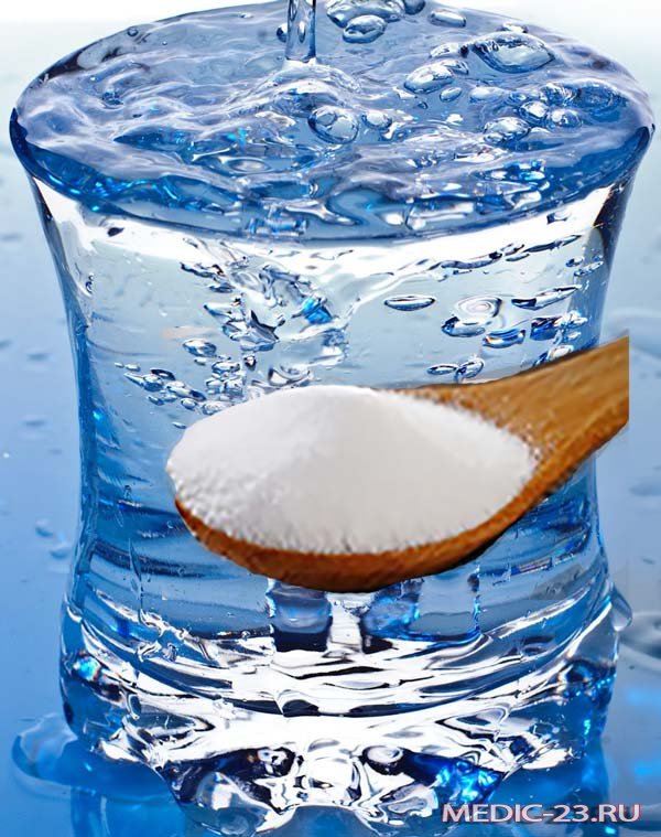 Сода вода и немного. Вода с содой. Минералка с содой. Сода и стакан воды. Вода + сода наблюдения.