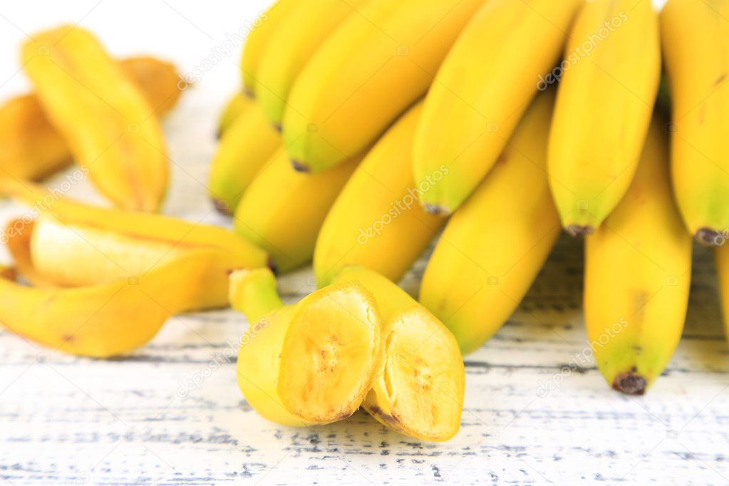 Банан кормящей маме в первый. Витамины в банане. Бананы на гв. Витаминами но банановый картинки. Банановое Пергале.