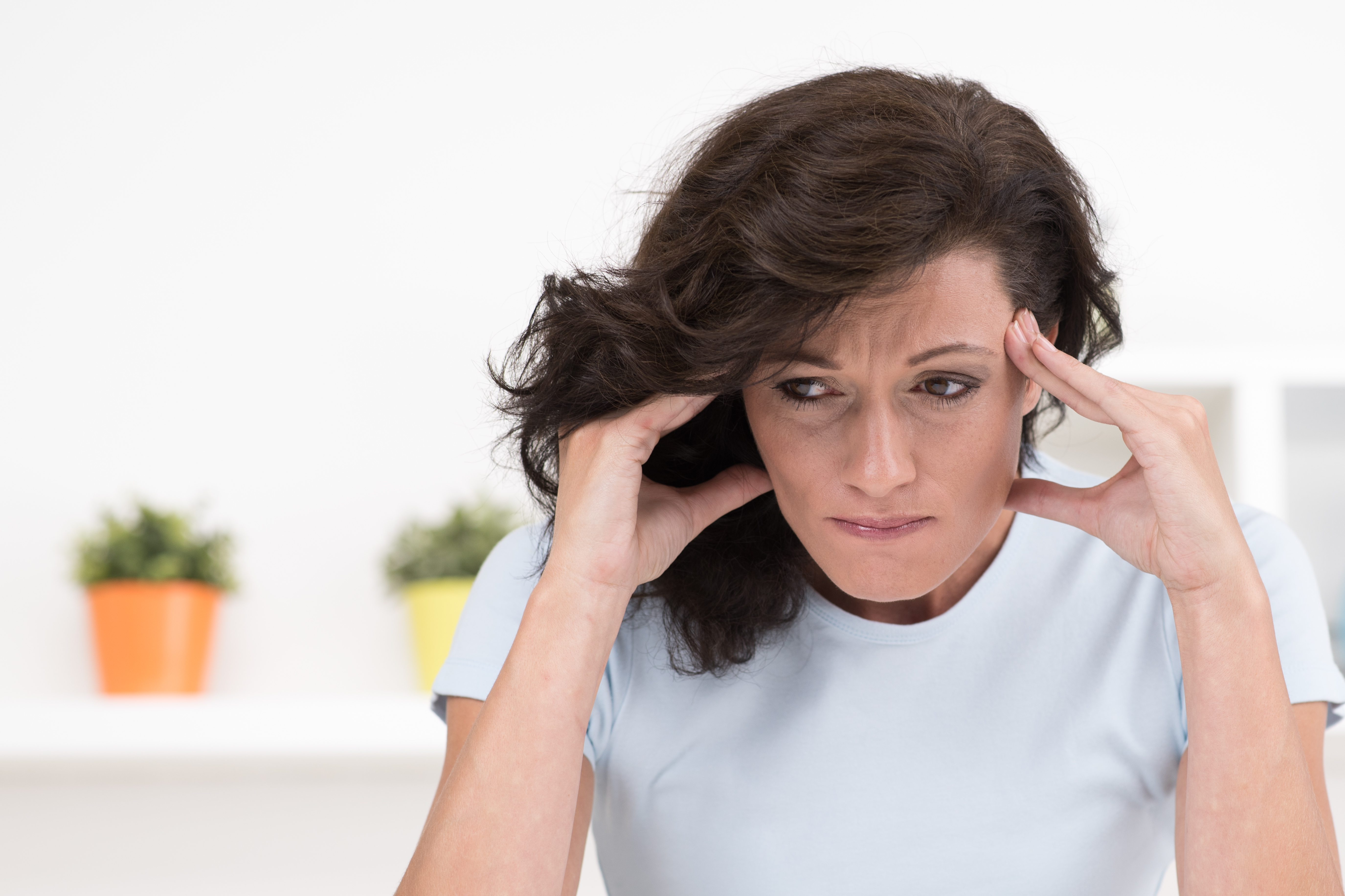 Менопауза симптомы после 40. Климаксы у женщин. Менопауза стресс. Что такое менопаузы у женщин. Климакс фото.